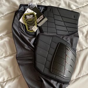 NWT Nike Pro Combat Hyperstrong Compression Football Medium Foam lower profile